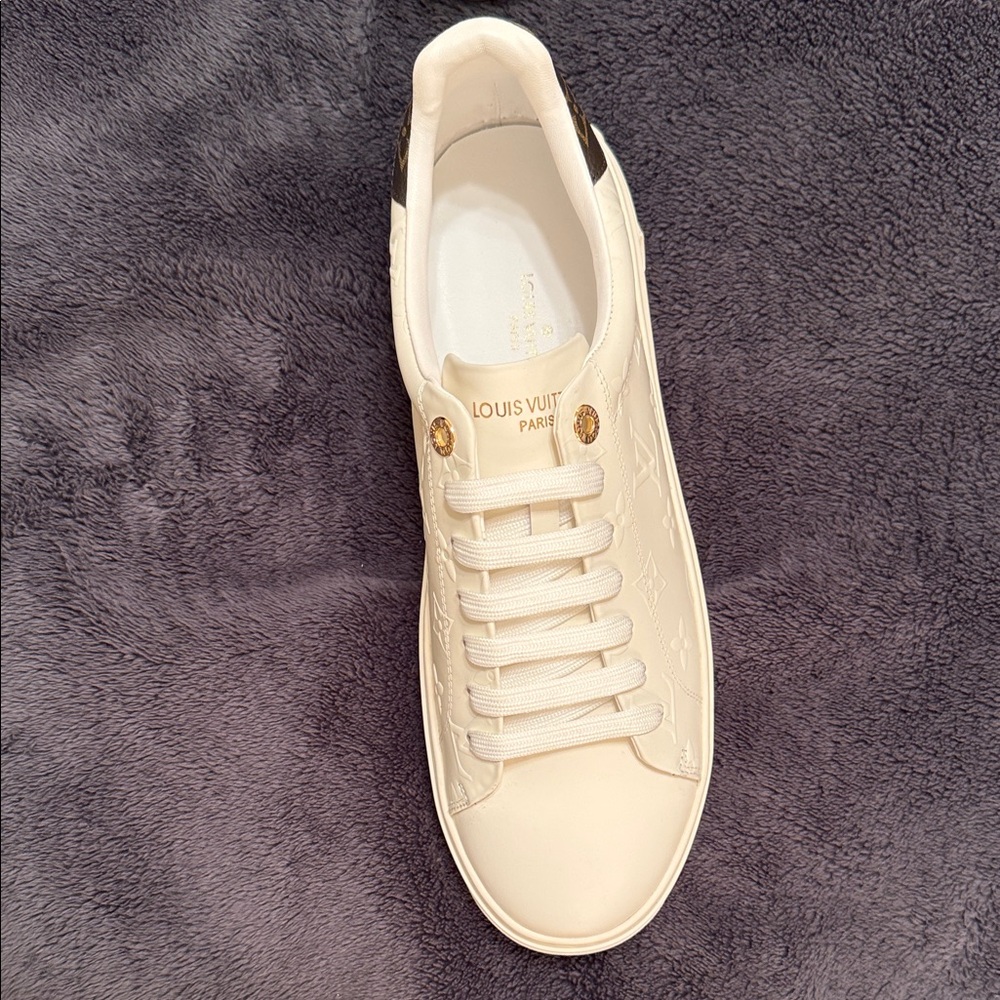Louis Vuitton Cream Sneakers with Brown Details - Picture 6 of 13